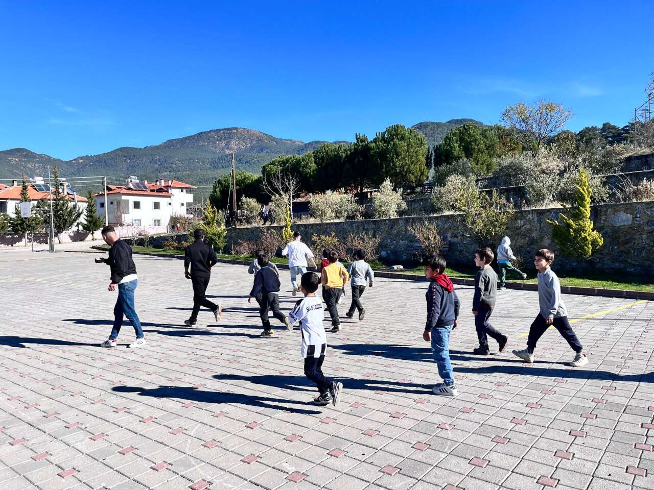 Bir Günlük Ziyaret, Uzun Süreli Umut 10